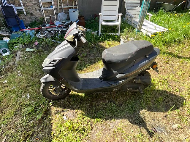 Turbho black edition jn50qt -26 scooter - afbeelding 1 van  8