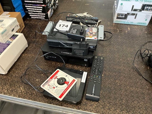 Tv vlaanderen decoders (3x) - afbeelding 1 van  3