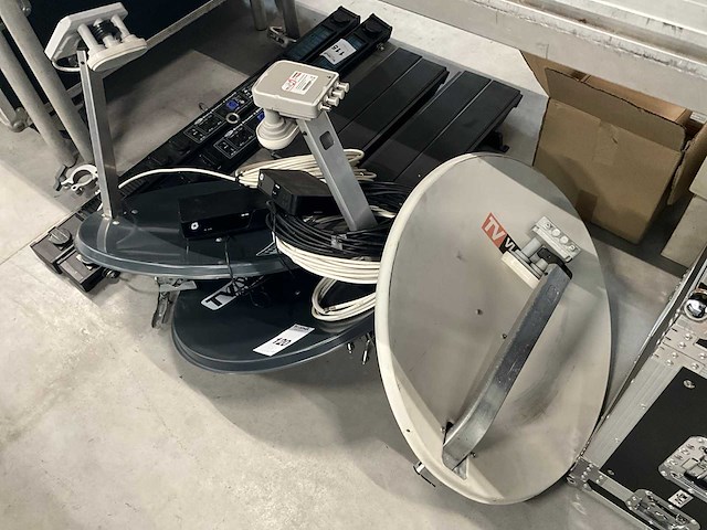 Tv vlaanderen schotel antennes (3x) - afbeelding 1 van  4