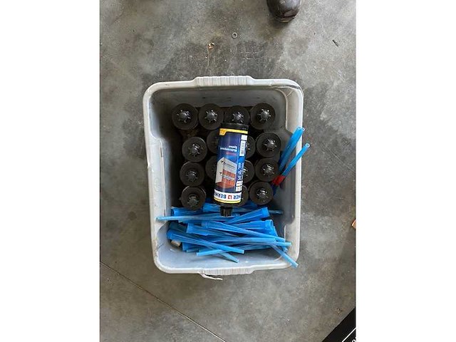 Twee componenten + netjes berner - various contractor materials - afbeelding 2 van  2