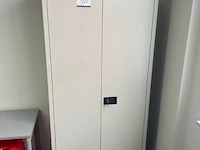 Twee deurs kast, inclusief sleutel, 190 x 90 cm