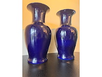 Twee grote kobalt blauwe baluster vazen - afbeelding 3 van  9