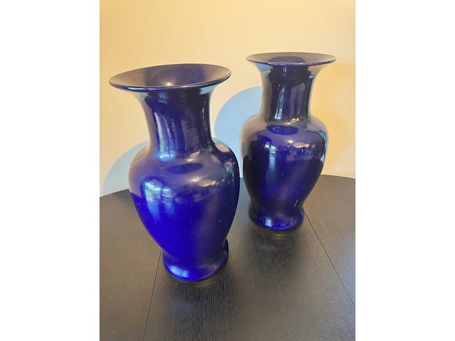 Twee grote kobalt blauwe baluster vazen - afbeelding 5 van  9