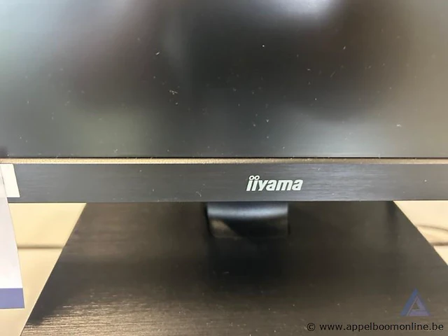 Twee iiyama monitoren, logitech toetsenbord, hp thunderbolt dock g2 docking station. werking niet gekend - afbeelding 2 van  3