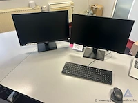 Twee monitoren iiyama, inclusief hp toetsenbord en logitech muis. werking niet gekend.