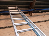 Tweedelige aluminium schuifladder - afbeelding 3 van  4