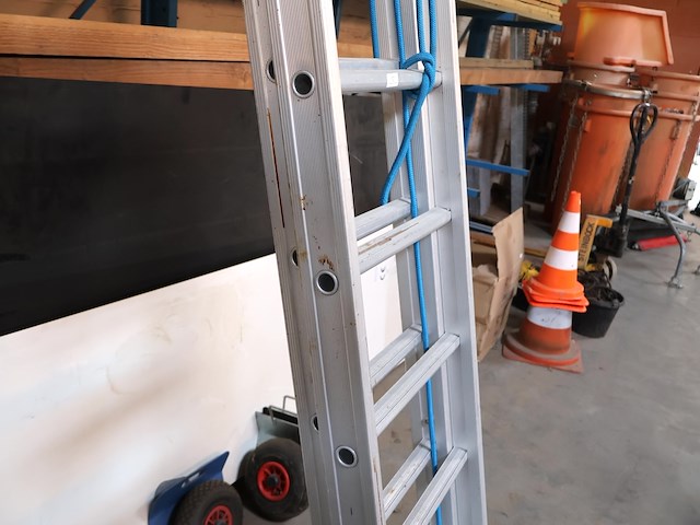 Tweedelige aluminium schuifladder - afbeelding 4 van  4