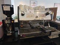 Tweegroeps espressomachine met bonenmaler la...