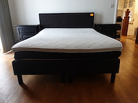 Tweepersoonsbed + 2x nachtkast