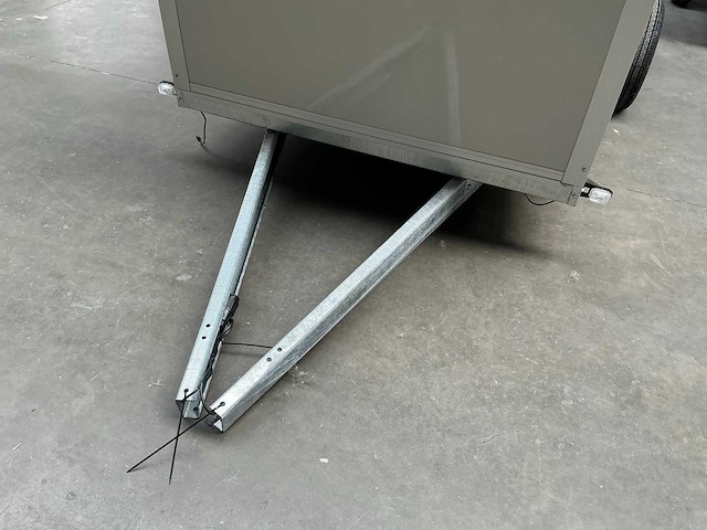 Twin arc onafgewerkte aanhangwagen - afbeelding 3 van  3