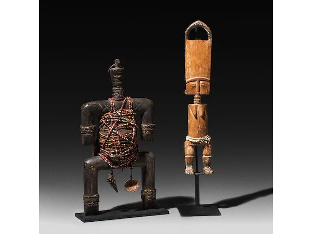 Two african tribal fertility figures, a namchi (cameroon) and an akuba (fanti, ghana) 27 cm. (10.63 in.) - afbeelding 1 van  5