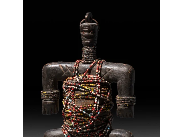 Two african tribal fertility figures, a namchi (cameroon) and an akuba (fanti, ghana) 27 cm. (10.63 in.) - afbeelding 4 van  5