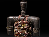 Two african tribal fertility figures, a namchi (cameroon) and an akuba (fanti, ghana) 27 cm. (10.63 in.) - afbeelding 4 van  5