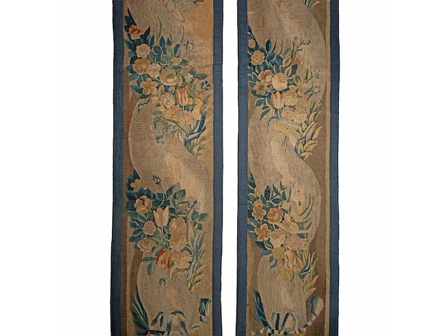 Two borders of 17thc flemish wall tapestries decorated with solomonic columns 316 x 47 cm. (124.40 x 18 1/2 in.) - afbeelding 4 van  4