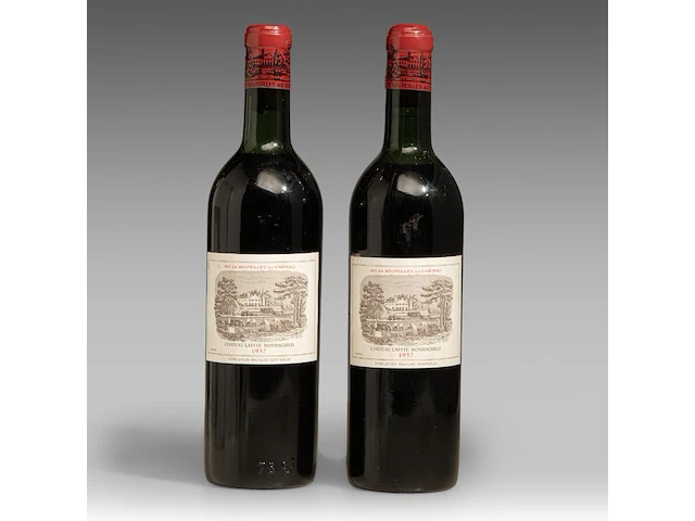 Two bottles of château lafite-rothschild, pauillac, 1957 - afbeelding 1 van  6