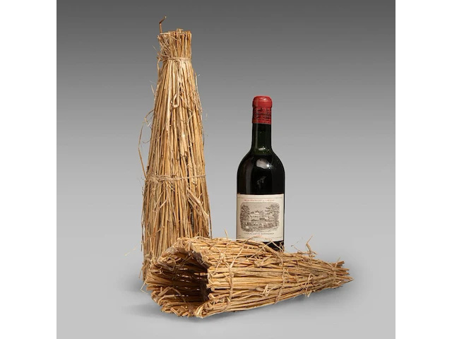 Two bottles of château lafite-rothschild, pauillac, 1957 - afbeelding 2 van  6