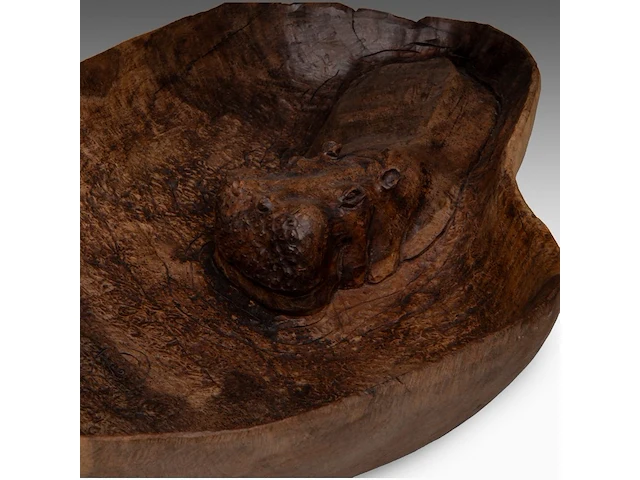 Two carved wooden african souvenirs with savanna wildlife sculpture: 59 cm. (23.23 in.), the platter: 62 cm. (24.41 in.) - afbeelding 4 van  18