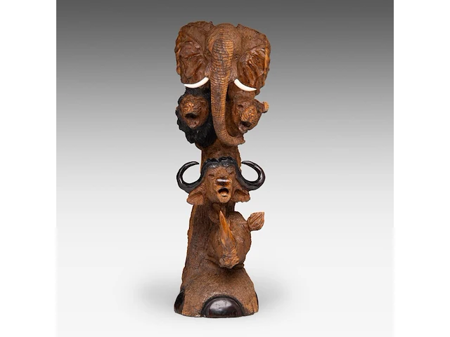 Two carved wooden african souvenirs with savanna wildlife sculpture: 59 cm. (23.23 in.), the platter: 62 cm. (24.41 in.) - afbeelding 5 van  18