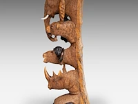 Two carved wooden african souvenirs with savanna wildlife sculpture: 59 cm. (23.23 in.), the platter: 62 cm. (24.41 in.) - afbeelding 7 van  18