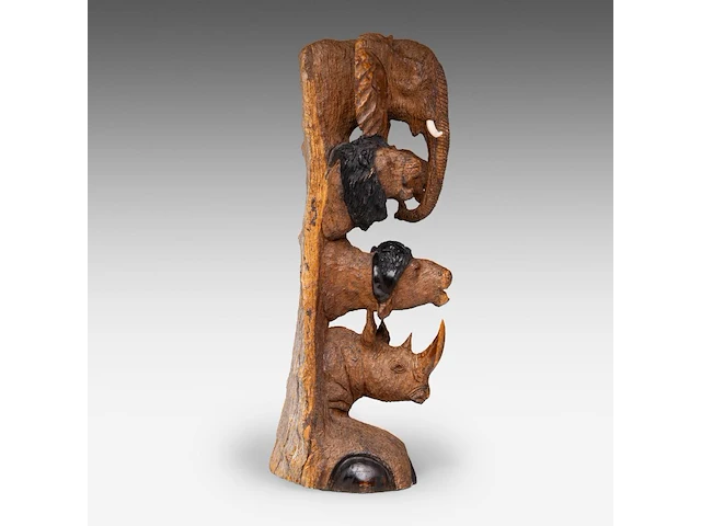 Two carved wooden african souvenirs with savanna wildlife sculpture: 59 cm. (23.23 in.), the platter: 62 cm. (24.41 in.) - afbeelding 9 van  18