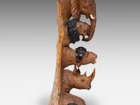 Two carved wooden african souvenirs with savanna wildlife sculpture: 59 cm. (23.23 in.), the platter: 62 cm. (24.41 in.) - afbeelding 9 van  18