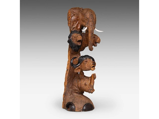 Two carved wooden african souvenirs with savanna wildlife sculpture: 59 cm. (23.23 in.), the platter: 62 cm. (24.41 in.) - afbeelding 10 van  18
