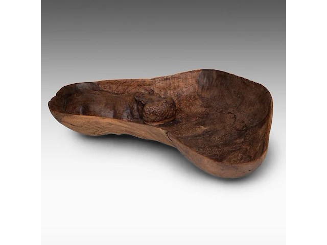 Two carved wooden african souvenirs with savanna wildlife sculpture: 59 cm. (23.23 in.), the platter: 62 cm. (24.41 in.) - afbeelding 11 van  18