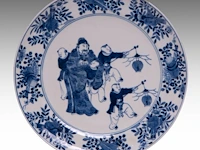 Two chinese blue and white 'fu xing and playful boys' plates, 19thc - added a ginger jar, seven 18thc plates, and a japanese plate, largest ø 25,5 cm (11) - afbeelding 4 van  11