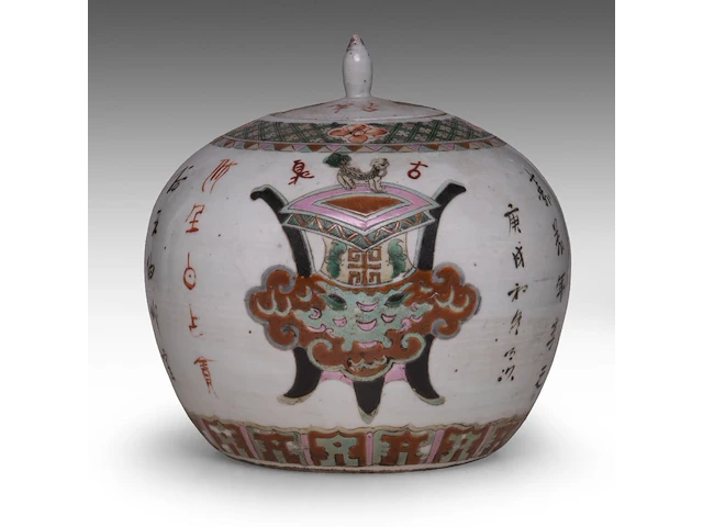 Two chinese blue and white 'fu xing and playful boys' plates, 19thc - added a ginger jar, seven 18thc plates, and a japanese plate, largest ø 25,5 cm (11) - afbeelding 10 van  11