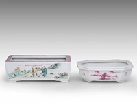 Two chinese famille rose planters, incl. a rectangular planter with figures, republic period, h 5,3 - 18 x 20,5 cm / h 8 - 14,5 x 24,5 cm - afbeelding 4 van  7