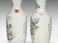 Two chinese famille rose vases, both decorated with a scene of playful boys and signed at the back, paired with lion head handles, republic period, h 58cm - afbeelding 2 van  6