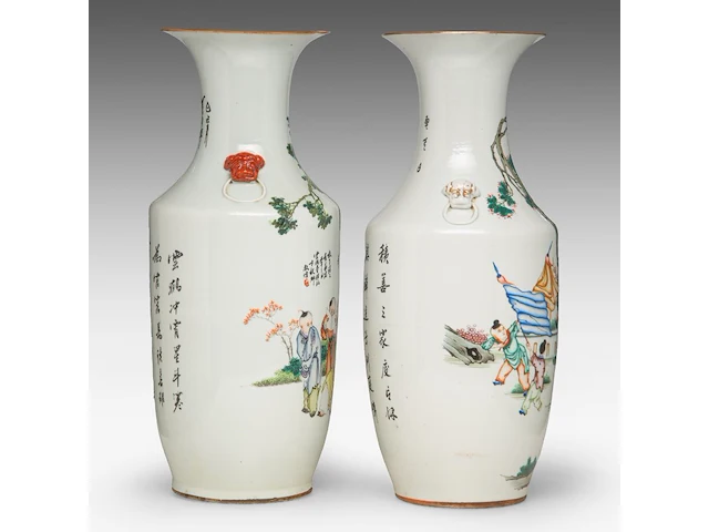 Two chinese famille rose vases, both decorated with a scene of playful boys and signed at the back, paired with lion head handles, republic period, h 58cm - afbeelding 4 van  6
