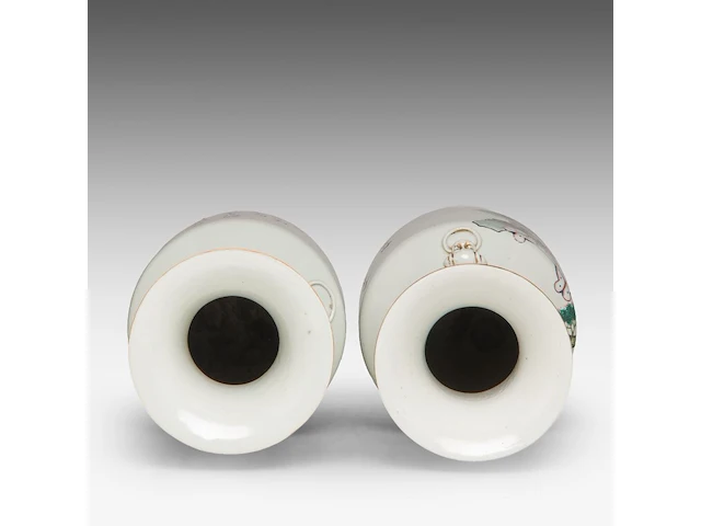 Two chinese famille rose vases, both decorated with a scene of playful boys and signed at the back, paired with lion head handles, republic period, h 58cm - afbeelding 5 van  6