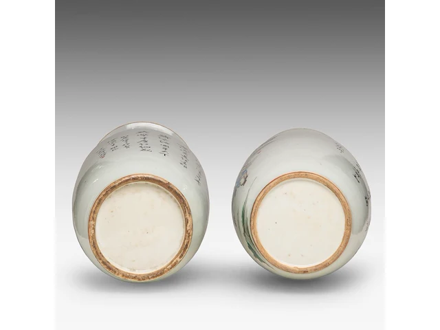 Two chinese famille rose vases, both decorated with a scene of playful boys and signed at the back, paired with lion head handles, republic period, h 58cm - afbeelding 6 van  6