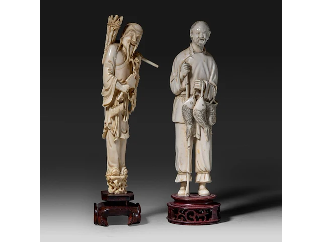 Two chinese ivory sculptures of fishermen, late qing dynasty (1850-1912), ivory h 25 cm - ivory 370g / ivory h 24 cm - total weight 477g (+) - afbeelding 1 van  8