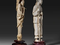 Two chinese ivory sculptures of fishermen, late qing dynasty (1850-1912), ivory h 25 cm - ivory 370g / ivory h 24 cm - total weight 477g (+) - afbeelding 6 van  8