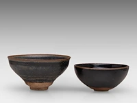 Two chinese jian ware tea bowls, 20thc, h 6,5 - ø 12,4 cm / h 5 - ø 11 cm