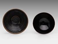 Two chinese jian ware tea bowls, 20thc, h 6,5 - ø 12,4 cm / h 5 - ø 11 cm - afbeelding 5 van  6