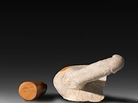 Two contemporary phalluses, plaster and wood, h 25 cm (the wooden) - afbeelding 4 van  5
