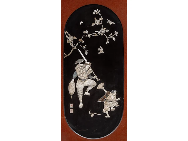 Two fine japanese shibayama inlaid black lacquered panels, depicting a man and child under a blossoming cherry branch, signed, meiji period (1868-1912), h 136 cm x 60 cm - each 8 kg (+) - afbeelding 3 van  8