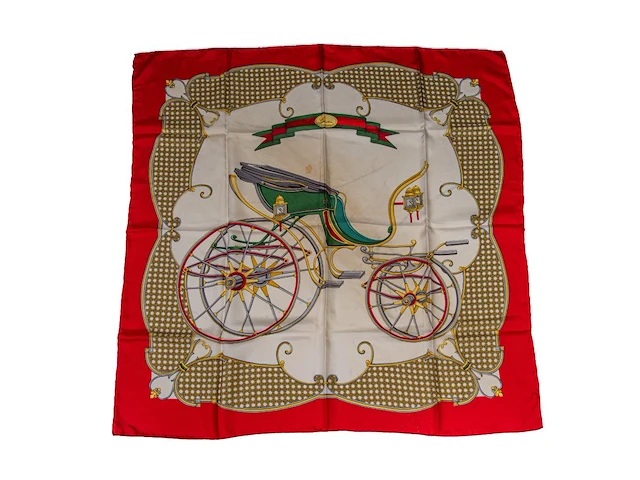 Two gucci shoulder bags and matching wallets, and two matching silk scarves - afbeelding 10 van  18
