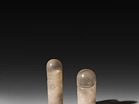 Two interesting rock crystal lingams, khmer, cambodia, h 7,5 cm (tallest) - afbeelding 2 van  5