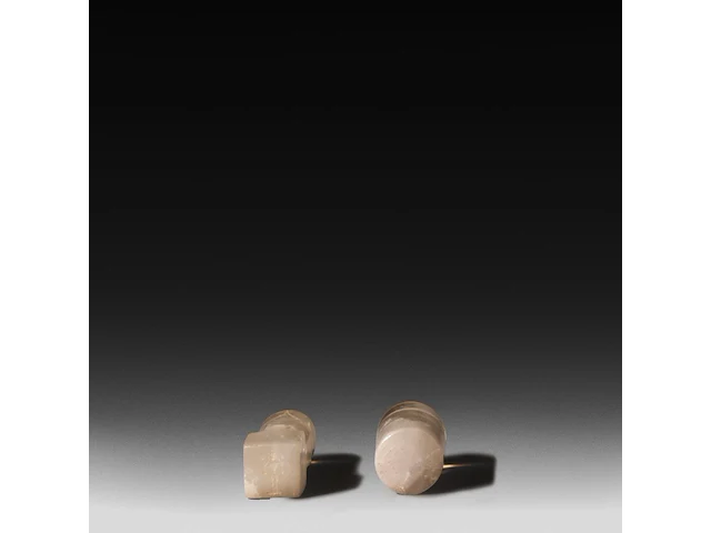 Two interesting rock crystal lingams, khmer, cambodia, h 7,5 cm (tallest) - afbeelding 4 van  5