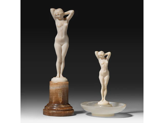 Two ivory art deco nude sculptures by joe descomps (1869-1950), signed, interwar period, total h 16 cm - ivory h 11 cm - 161g / total h 9,5 cm - ivory h 8,5 cm - 83g (+) - afbeelding 2 van  17