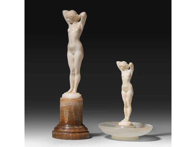 Two ivory art deco nude sculptures by joe descomps (1869-1950), signed, interwar period, total h 16 cm - ivory h 11 cm - 161g / total h 9,5 cm - ivory h 8,5 cm - 83g (+) - afbeelding 3 van  17