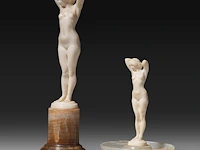 Two ivory art deco nude sculptures by joe descomps (1869-1950), signed, interwar period, total h 16 cm - ivory h 11 cm - 161g / total h 9,5 cm - ivory h 8,5 cm - 83g (+) - afbeelding 3 van  17