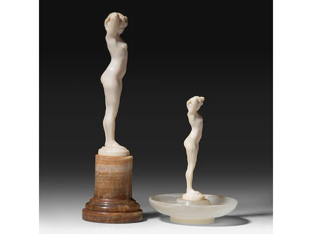 Two ivory art deco nude sculptures by joe descomps (1869-1950), signed, interwar period, total h 16 cm - ivory h 11 cm - 161g / total h 9,5 cm - ivory h 8,5 cm - 83g (+) - afbeelding 6 van  17