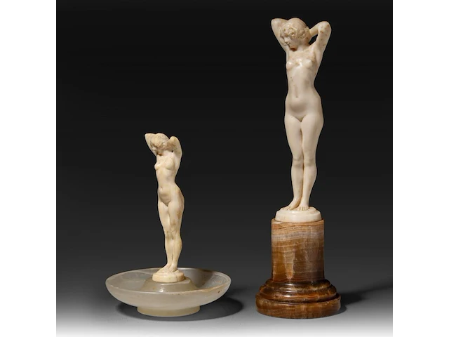 Two ivory art deco nude sculptures by joe descomps (1869-1950), signed, interwar period, total h 16 cm - ivory h 11 cm - 161g / total h 9,5 cm - ivory h 8,5 cm - 83g (+) - afbeelding 10 van  17