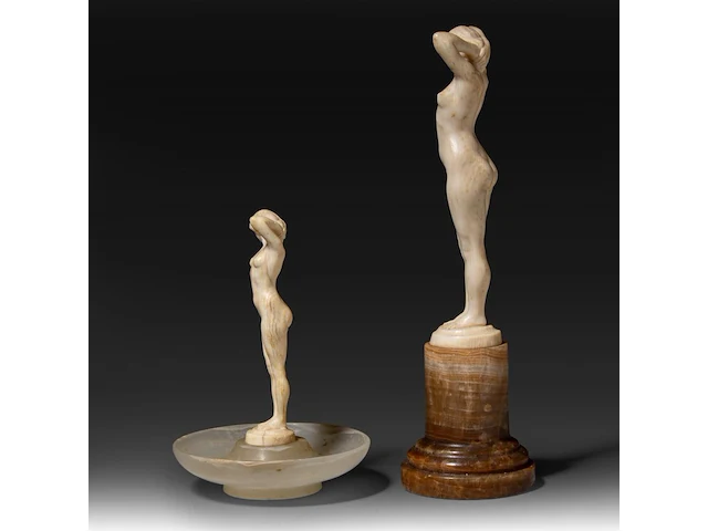 Two ivory art deco nude sculptures by joe descomps (1869-1950), signed, interwar period, total h 16 cm - ivory h 11 cm - 161g / total h 9,5 cm - ivory h 8,5 cm - 83g (+) - afbeelding 11 van  17