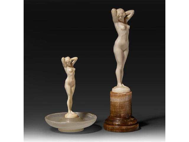 Two ivory art deco nude sculptures by joe descomps (1869-1950), signed, interwar period, total h 16 cm - ivory h 11 cm - 161g / total h 9,5 cm - ivory h 8,5 cm - 83g (+) - afbeelding 14 van  17